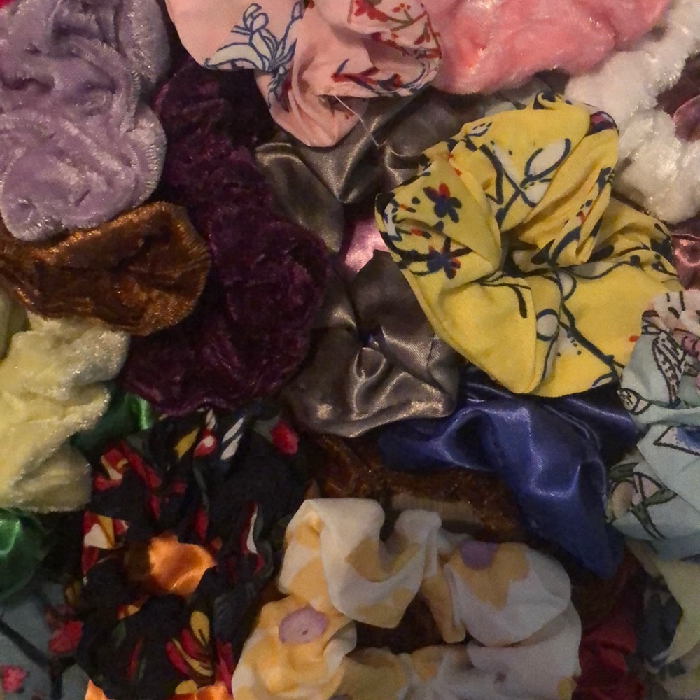 3 random srunchies (1 silk , 1 fluffy , 1 pattern)